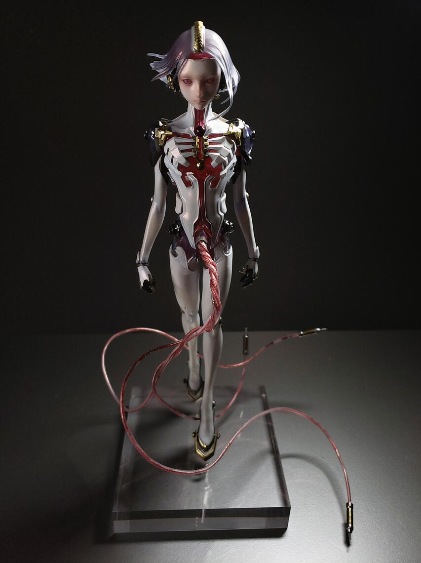 Height: 12.5in/35.75cm. Sculpted in Blender, printed on the Elegoo Mars 3 and painted with the Harder & Steenbeck Ultra airbrush (0.2/0.4mm needle). Materials: ABS-like/Siraya Tenacious resin, wire, IV tubes, magnets, lacquer + enamel paints.