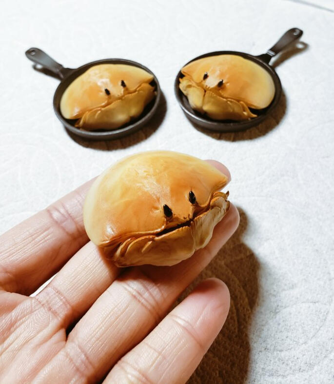 Height: 1in/2.5cm (nonscale). Sculpted in Blender, printed on Elegoo Mars 3 and Saturn 2. Painted with Harder&Steenbeck Ultra airbrush. Materials: ABS-like resin, lacquer+enamel paints